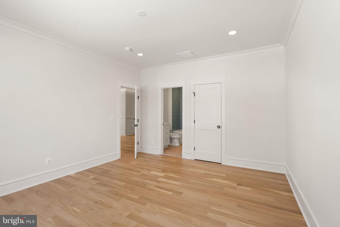 6013 WOODLAND TER, MCLEAN, Virginia 22101, 6 Bedrooms Bedrooms, ,6 BathroomsBathrooms,Residential,For sale,6013 WOODLAND TER,VAFX2287616 MLS # VAFX2287616