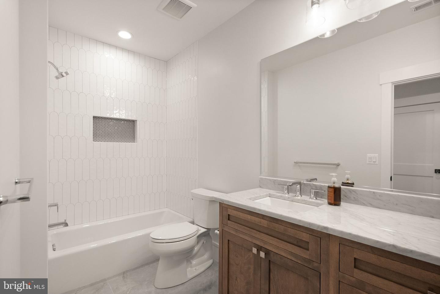 6013 WOODLAND TER, MCLEAN, Virginia 22101, 6 Bedrooms Bedrooms, ,6 BathroomsBathrooms,Residential,For sale,6013 WOODLAND TER,VAFX2287616 MLS # VAFX2287616