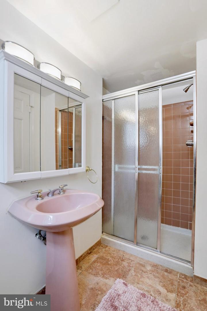 6025 GREELEY BLVD, SPRINGFIELD, Virginia 22152, 5 Bedrooms Bedrooms, ,3 BathroomsBathrooms,Residential,For sale,6025 GREELEY BLVD,VAFX2287880 MLS # VAFX2287880