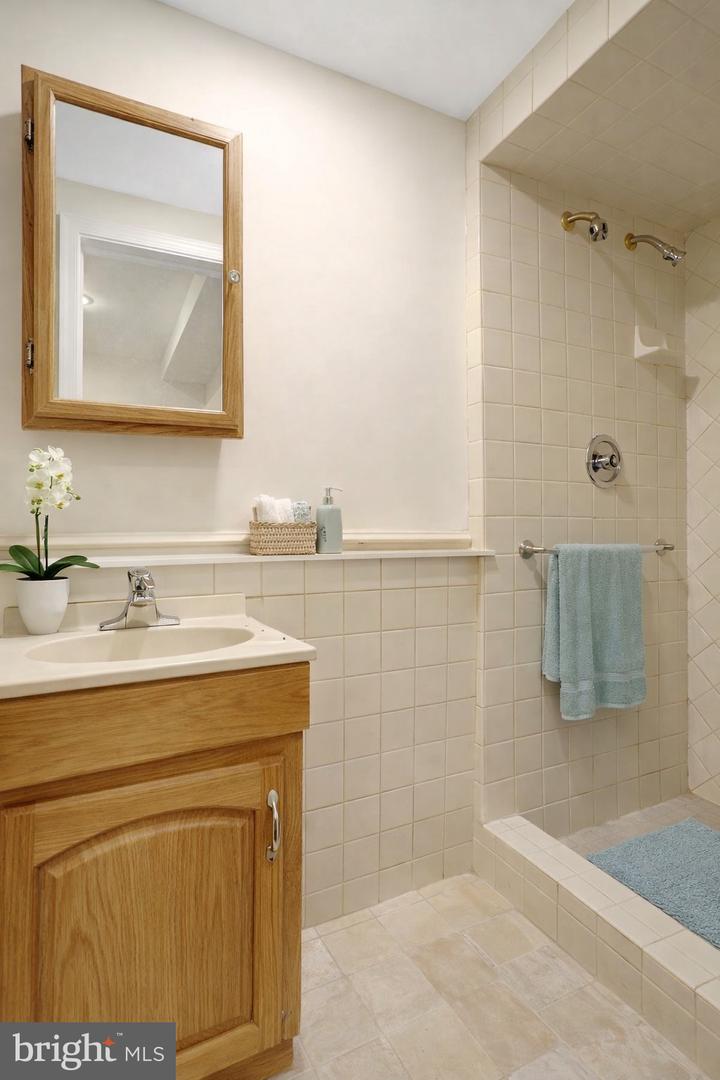 411 N BRYAN ST, ARLINGTON, Virginia 22201, 5 Bedrooms Bedrooms, ,4 BathroomsBathrooms,Residential,For sale,411 N BRYAN ST,VAAR2068242 MLS # VAAR2068242