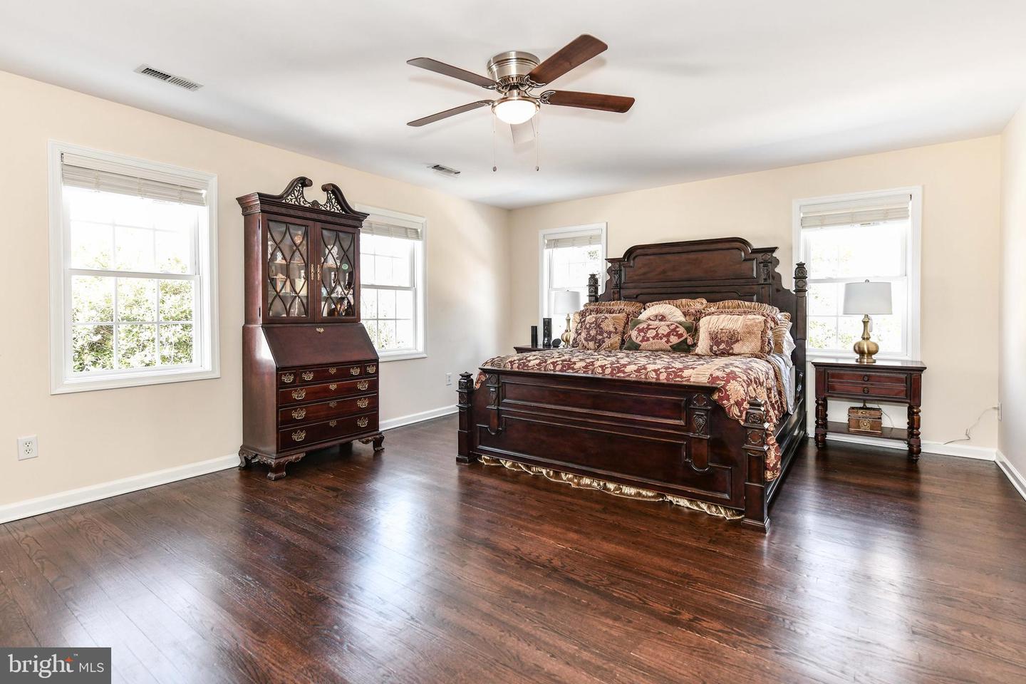 7518 FAIRWOOD LN, FALLS CHURCH, Virginia 22046, 6 Bedrooms Bedrooms, ,3 BathroomsBathrooms,Residential,For sale,7518 FAIRWOOD LN,VAFX2288070 MLS # VAFX2288070