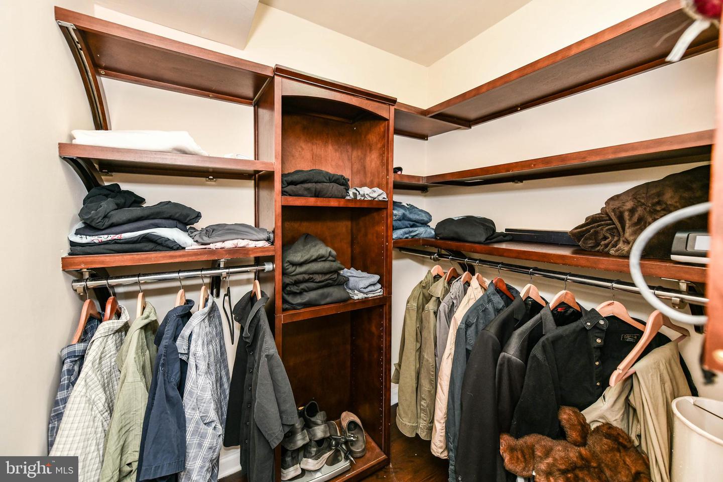 7518 FAIRWOOD LN, FALLS CHURCH, Virginia 22046, 6 Bedrooms Bedrooms, ,3 BathroomsBathrooms,Residential,For sale,7518 FAIRWOOD LN,VAFX2288070 MLS # VAFX2288070