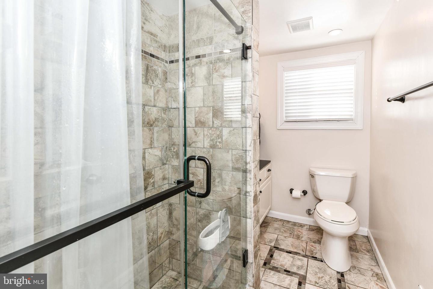 7518 FAIRWOOD LN, FALLS CHURCH, Virginia 22046, 6 Bedrooms Bedrooms, ,3 BathroomsBathrooms,Residential,For sale,7518 FAIRWOOD LN,VAFX2288070 MLS # VAFX2288070