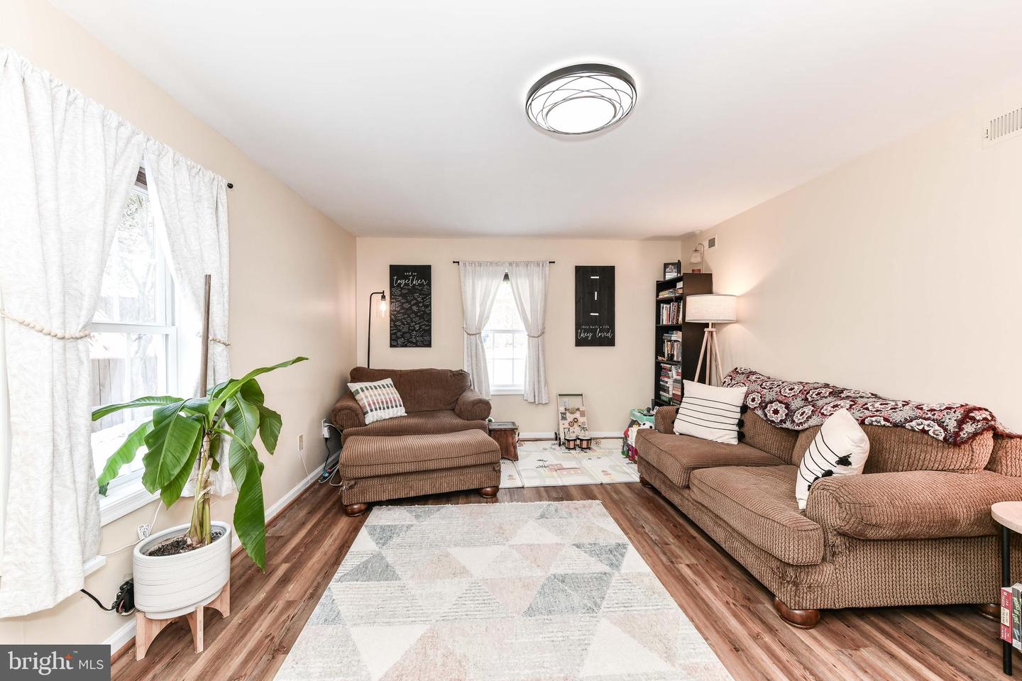 7518 FAIRWOOD LN, FALLS CHURCH, Virginia 22046, 6 Bedrooms Bedrooms, ,3 BathroomsBathrooms,Residential,For sale,7518 FAIRWOOD LN,VAFX2288070 MLS # VAFX2288070