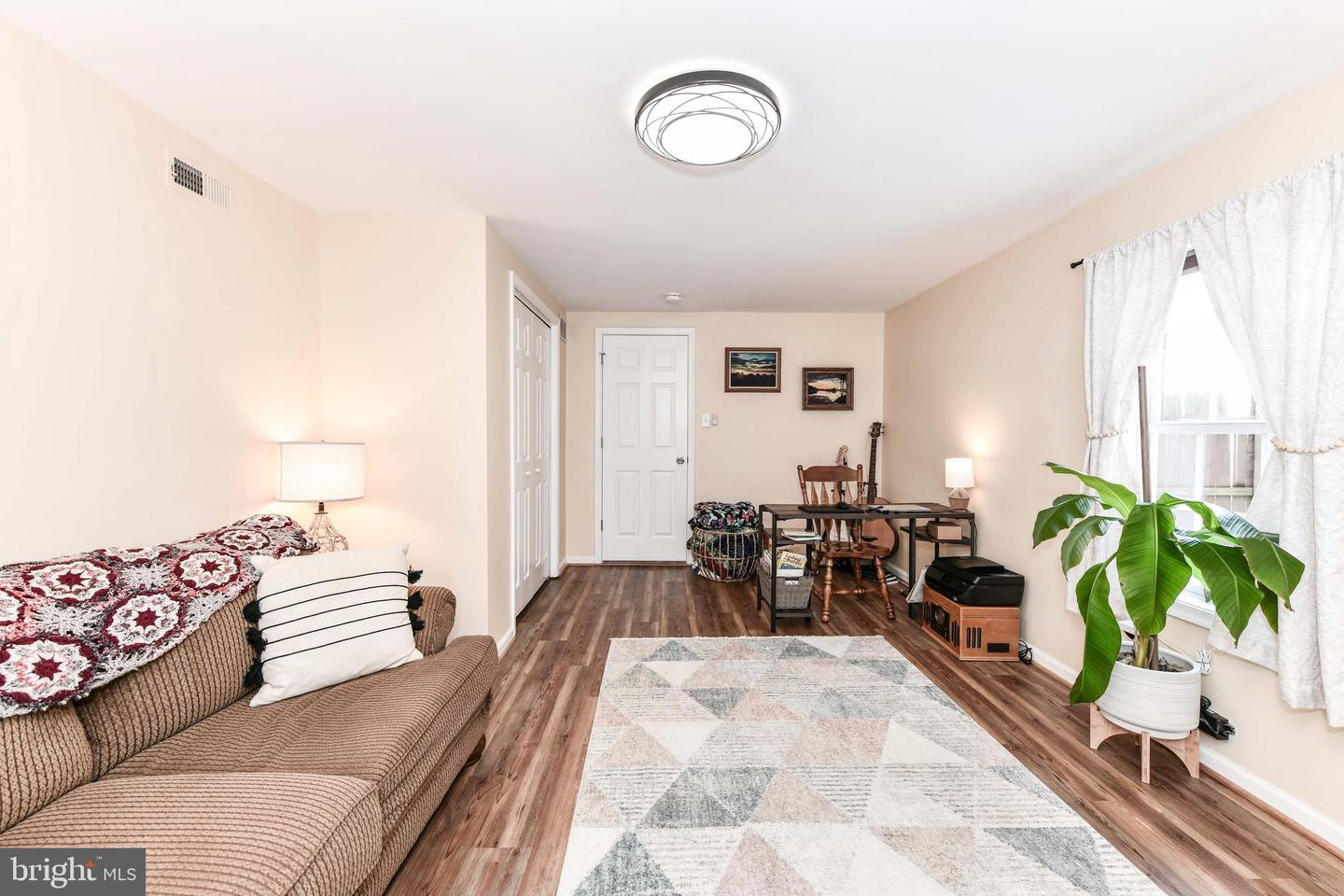 7518 FAIRWOOD LN, FALLS CHURCH, Virginia 22046, 6 Bedrooms Bedrooms, ,3 BathroomsBathrooms,Residential,For sale,7518 FAIRWOOD LN,VAFX2288070 MLS # VAFX2288070