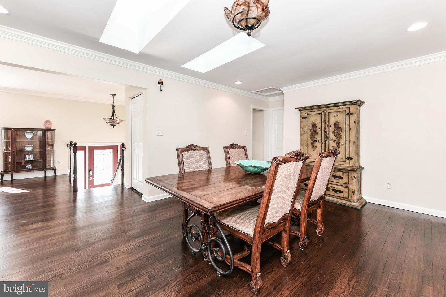 7518 FAIRWOOD LN, FALLS CHURCH, Virginia 22046, 6 Bedrooms Bedrooms, ,3 BathroomsBathrooms,Residential,For sale,7518 FAIRWOOD LN,VAFX2288070 MLS # VAFX2288070