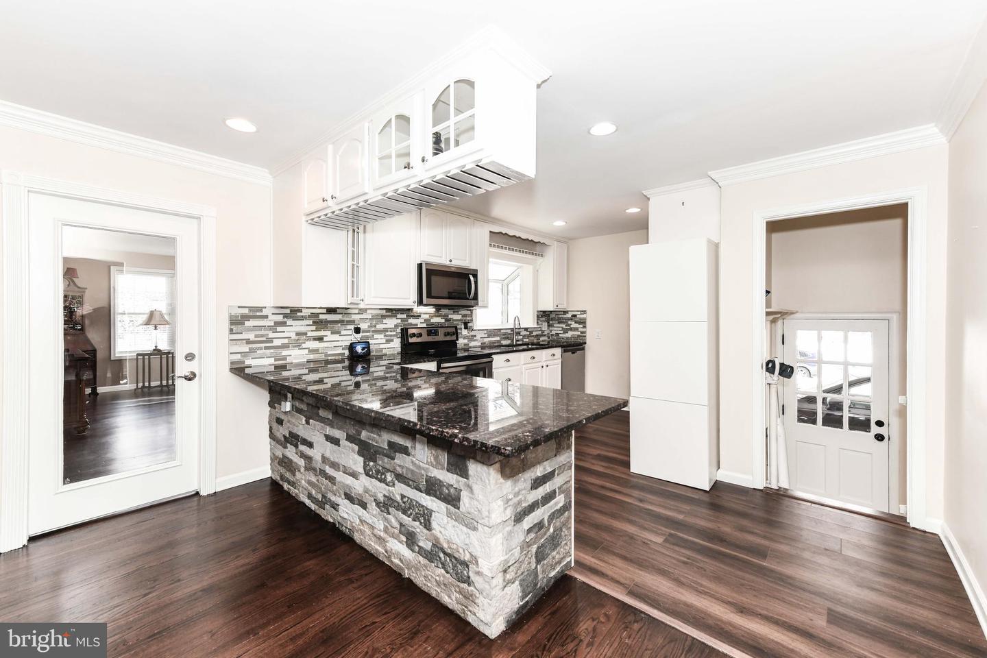 7518 FAIRWOOD LN, FALLS CHURCH, Virginia 22046, 6 Bedrooms Bedrooms, ,3 BathroomsBathrooms,Residential,For sale,7518 FAIRWOOD LN,VAFX2288070 MLS # VAFX2288070