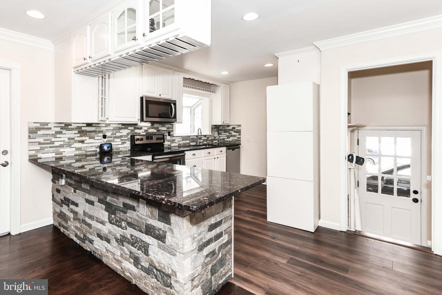 7518 FAIRWOOD LN, FALLS CHURCH, Virginia 22046, 6 Bedrooms Bedrooms, ,3 BathroomsBathrooms,Residential,For sale,7518 FAIRWOOD LN,VAFX2288070 MLS # VAFX2288070