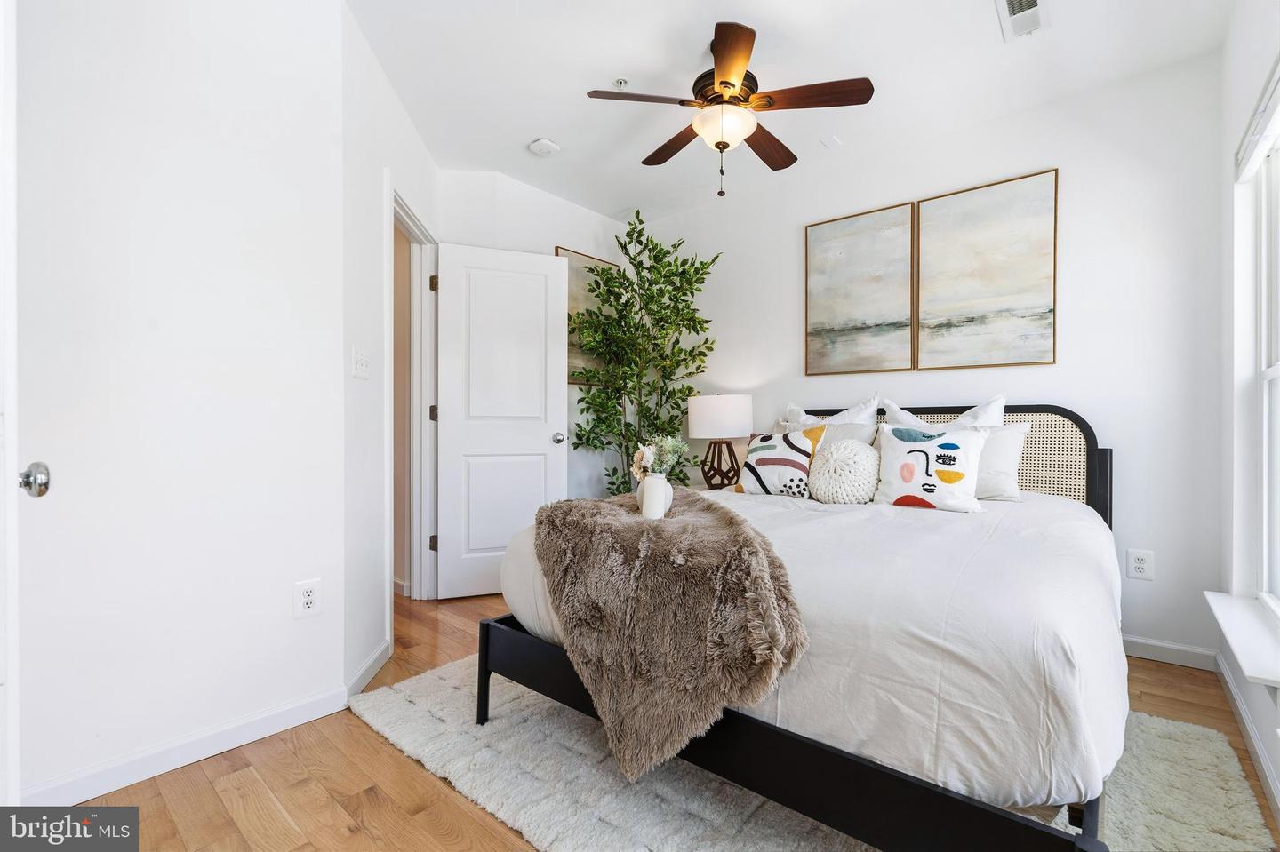 353 L ST SE, WASHINGTON, District Of Columbia 20003, 4 Bedrooms Bedrooms, ,4 BathroomsBathrooms,Residential,For sale,353 L ST SE,DCDC2243926 MLS # DCDC2243926