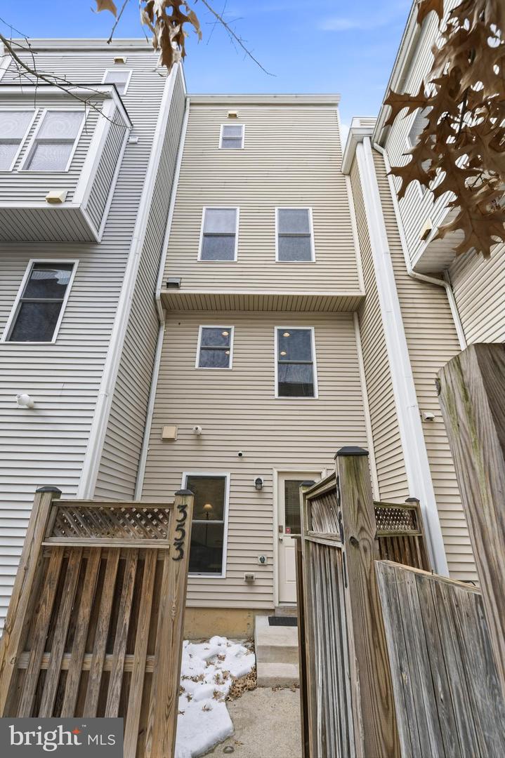 353 L ST SE, WASHINGTON, District Of Columbia 20003, 4 Bedrooms Bedrooms, ,4 BathroomsBathrooms,Residential,For sale,353 L ST SE,DCDC2243926 MLS # DCDC2243926