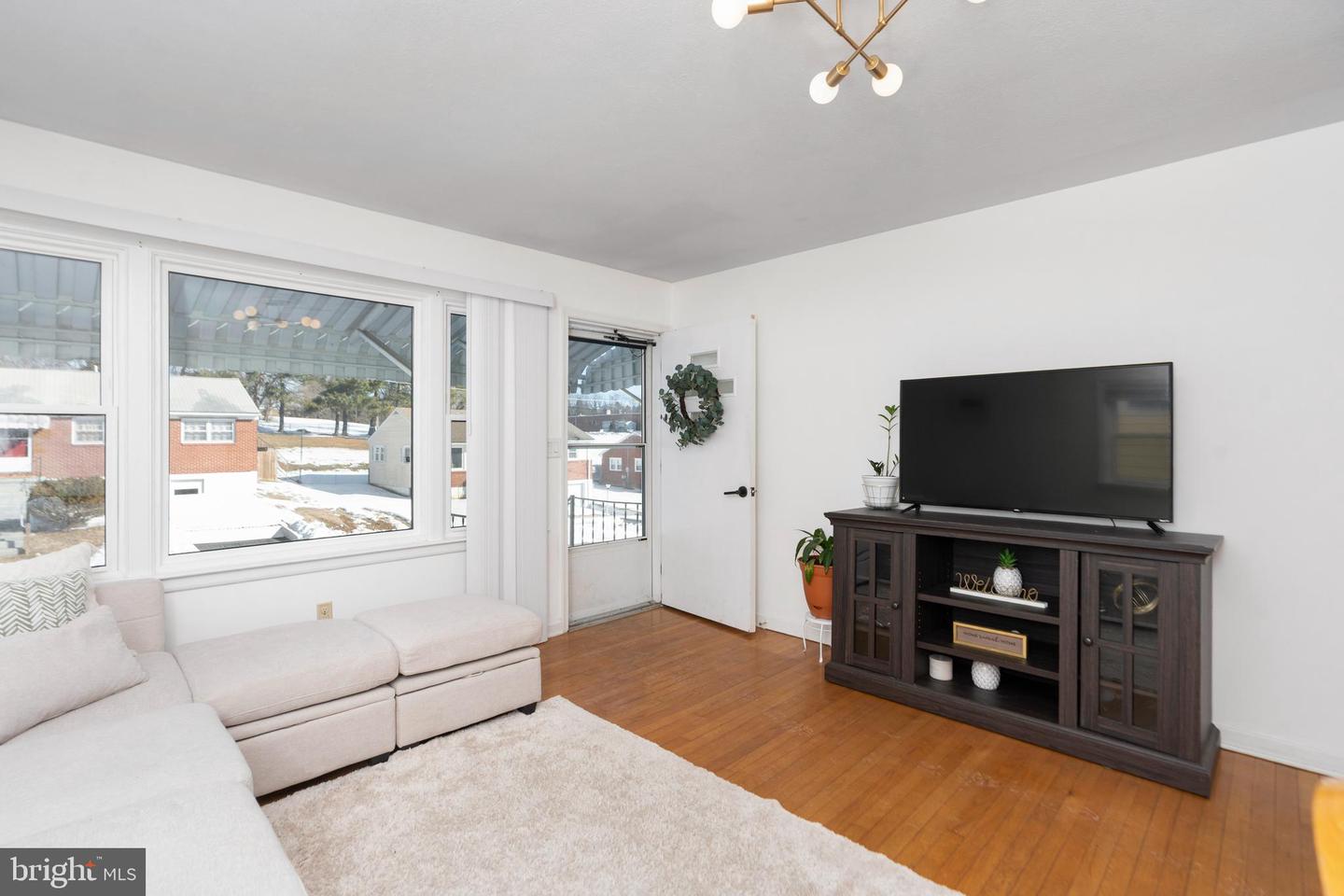 3008 WESTSIDE DR., STAUNTON, Virginia 24401, 3 Bedrooms Bedrooms, 6 Rooms Rooms,2 BathroomsBathrooms,Residential,For sale,3008 WESTSIDE DR.,VASC2000784 MLS # VASC2000784