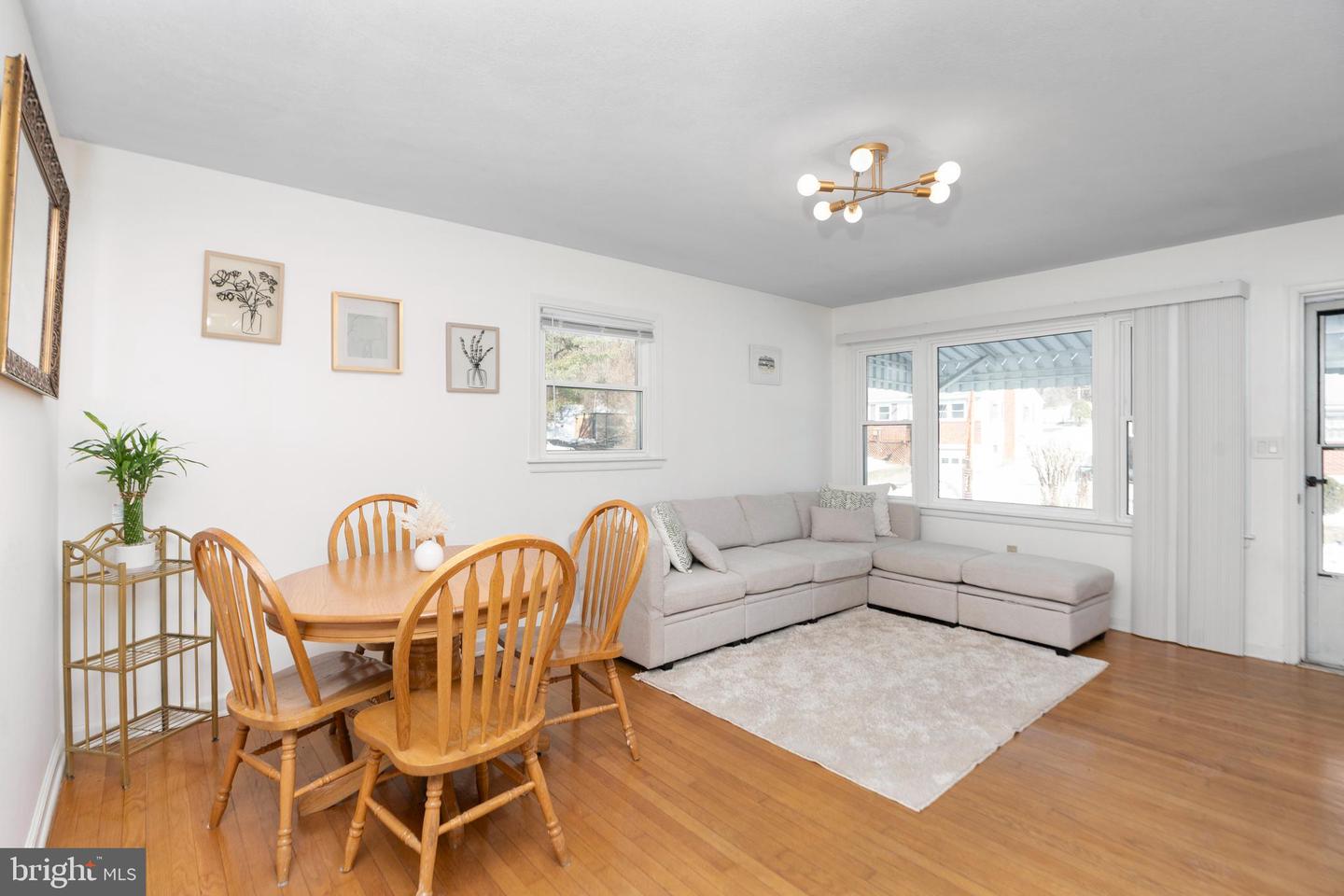 3008 WESTSIDE DR., STAUNTON, Virginia 24401, 3 Bedrooms Bedrooms, 6 Rooms Rooms,2 BathroomsBathrooms,Residential,For sale,3008 WESTSIDE DR.,VASC2000784 MLS # VASC2000784