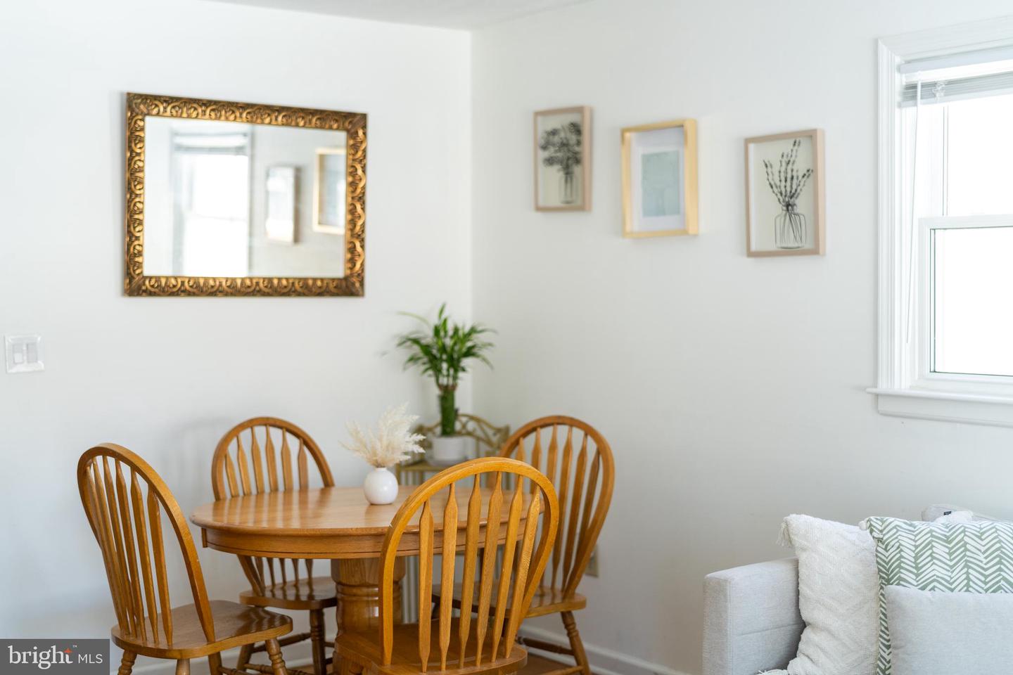 3008 WESTSIDE DR., STAUNTON, Virginia 24401, 3 Bedrooms Bedrooms, 6 Rooms Rooms,2 BathroomsBathrooms,Residential,For sale,3008 WESTSIDE DR.,VASC2000784 MLS # VASC2000784