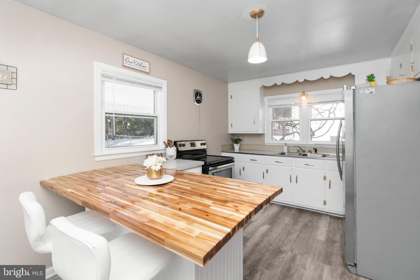 3008 WESTSIDE DR., STAUNTON, Virginia 24401, 3 Bedrooms Bedrooms, 6 Rooms Rooms,2 BathroomsBathrooms,Residential,For sale,3008 WESTSIDE DR.,VASC2000784 MLS # VASC2000784