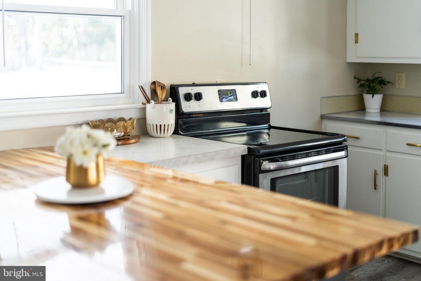 3008 WESTSIDE DR., STAUNTON, Virginia 24401, 3 Bedrooms Bedrooms, 6 Rooms Rooms,2 BathroomsBathrooms,Residential,For sale,3008 WESTSIDE DR.,VASC2000784 MLS # VASC2000784