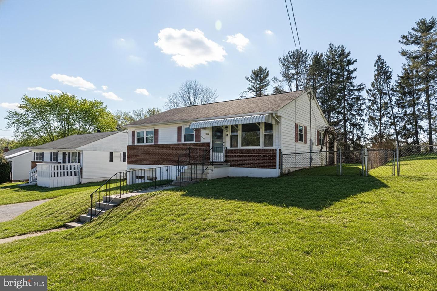 3008 WESTSIDE DR., STAUNTON, Virginia 24401, 3 Bedrooms Bedrooms, 6 Rooms Rooms,2 BathroomsBathrooms,Residential,For sale,3008 WESTSIDE DR.,VASC2000784 MLS # VASC2000784