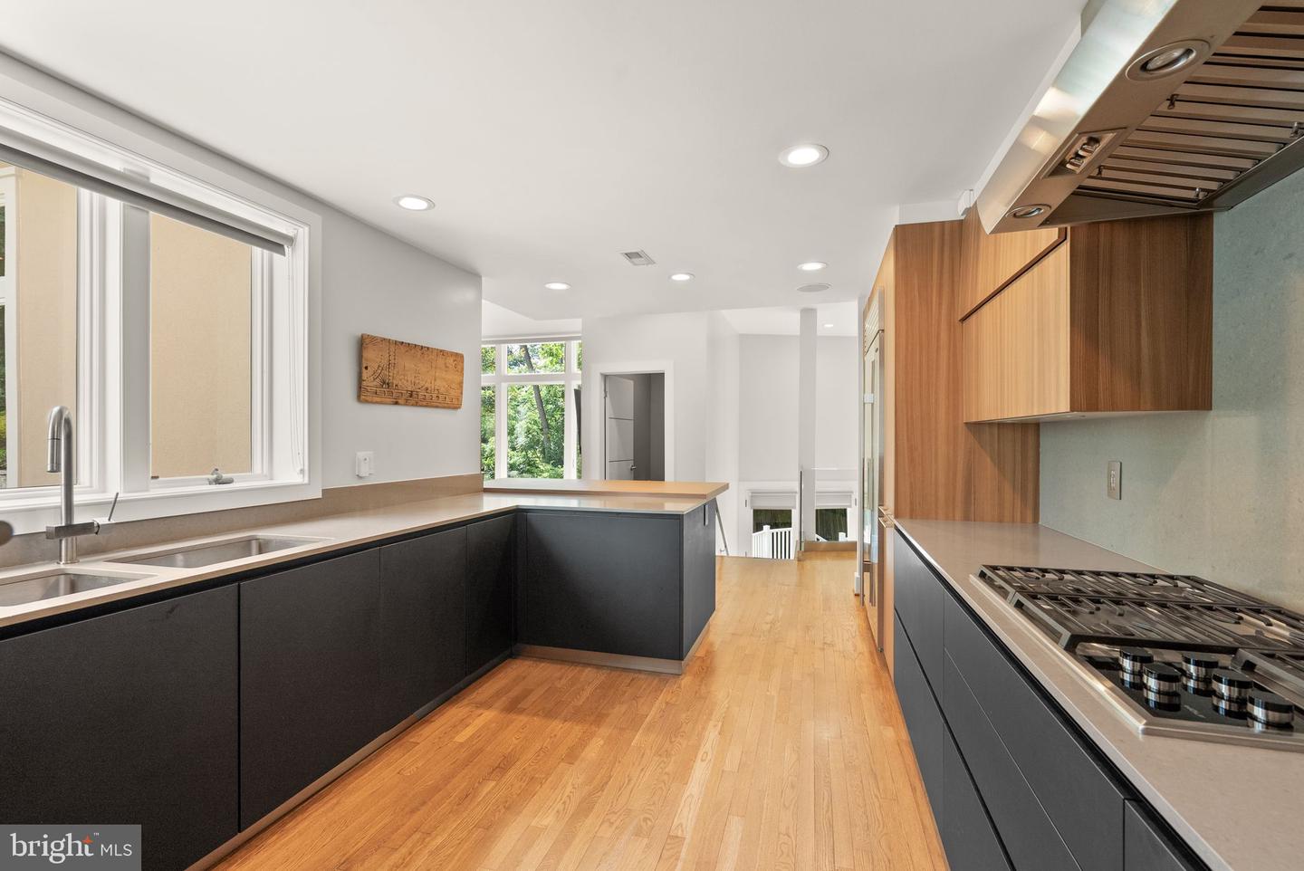 3100 N MONROE ST, ARLINGTON, Virginia 22207, 6 Bedrooms Bedrooms, ,4 BathroomsBathrooms,Residential,For sale,3100 N MONROE ST,VAAR2068340 MLS # VAAR2068340