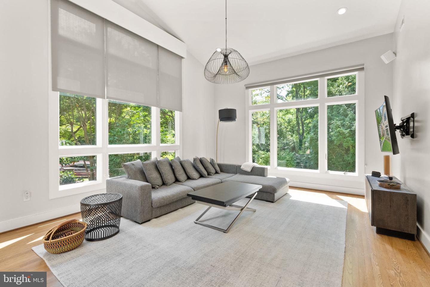 3100 N MONROE ST, ARLINGTON, Virginia 22207, 6 Bedrooms Bedrooms, ,4 BathroomsBathrooms,Residential,For sale,3100 N MONROE ST,VAAR2068340 MLS # VAAR2068340