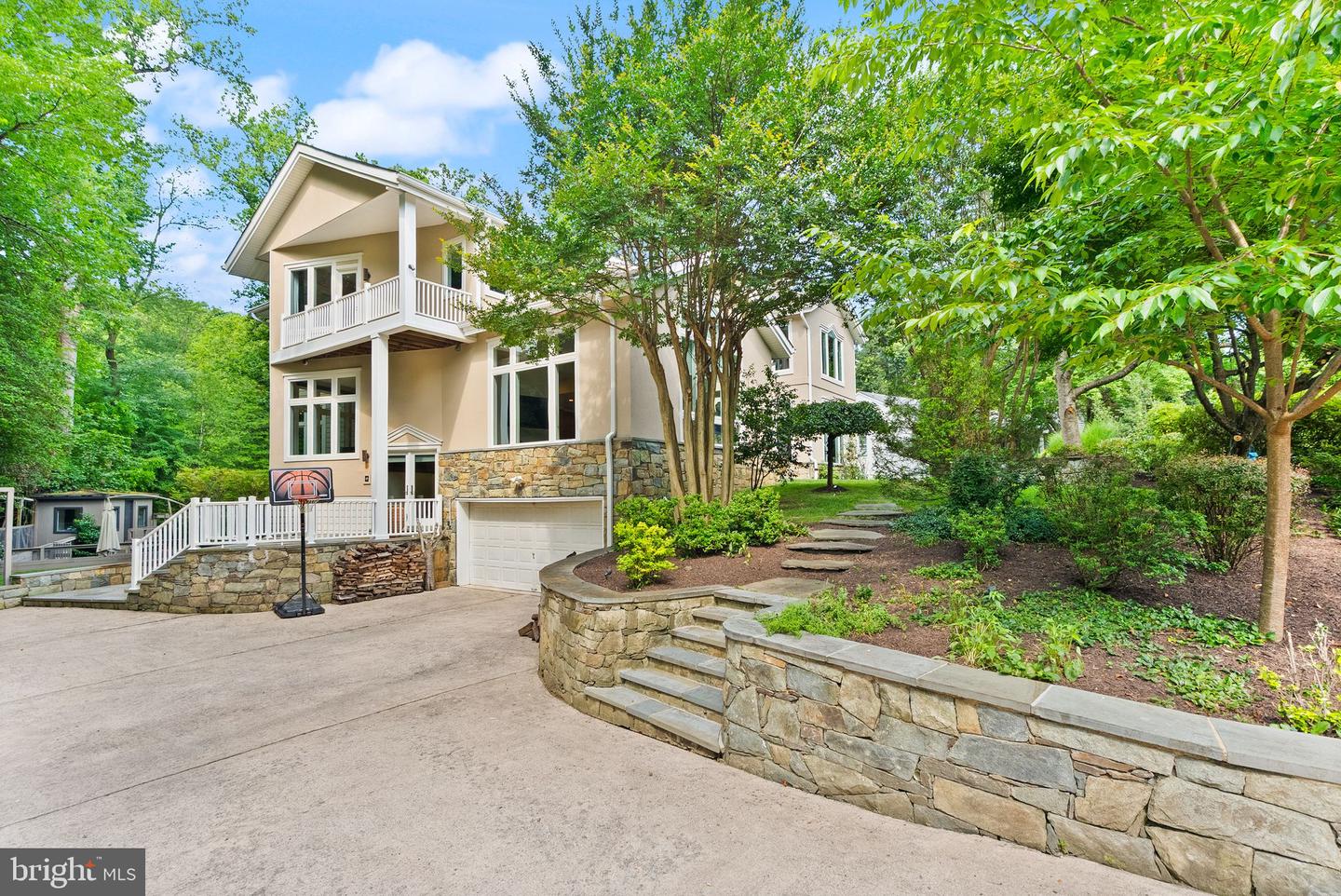 3100 N MONROE ST, ARLINGTON, Virginia 22207, 6 Bedrooms Bedrooms, ,4 BathroomsBathrooms,Residential,For sale,3100 N MONROE ST,VAAR2068340 MLS # VAAR2068340