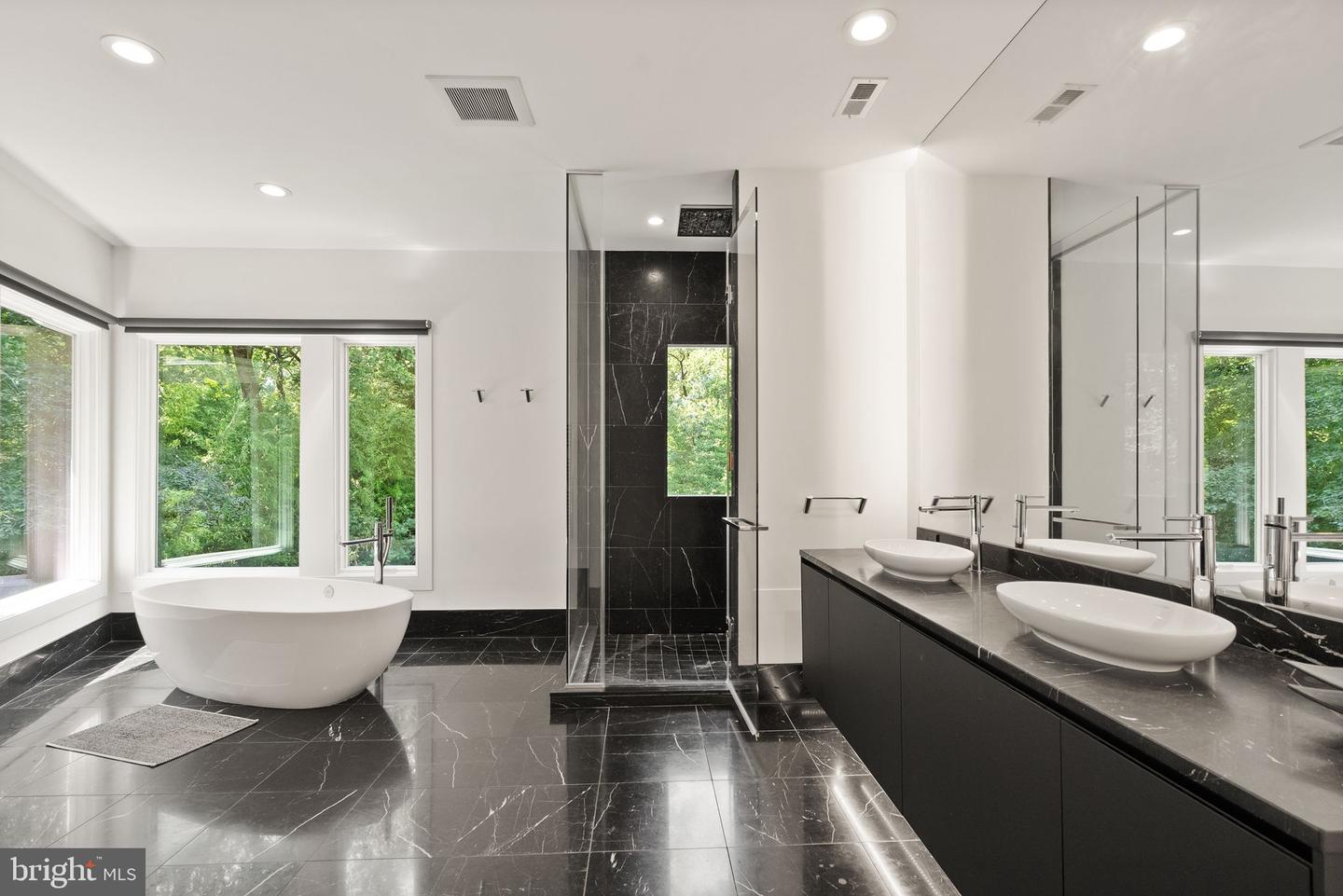 3100 N MONROE ST, ARLINGTON, Virginia 22207, 6 Bedrooms Bedrooms, ,4 BathroomsBathrooms,Residential,For sale,3100 N MONROE ST,VAAR2068340 MLS # VAAR2068340