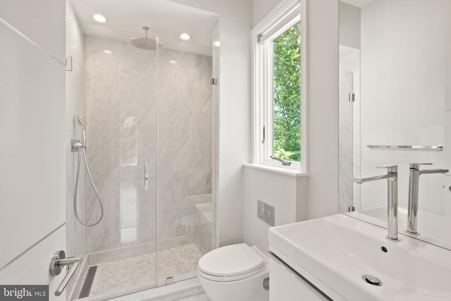 3100 N MONROE ST, ARLINGTON, Virginia 22207, 6 Bedrooms Bedrooms, ,4 BathroomsBathrooms,Residential,For sale,3100 N MONROE ST,VAAR2068340 MLS # VAAR2068340