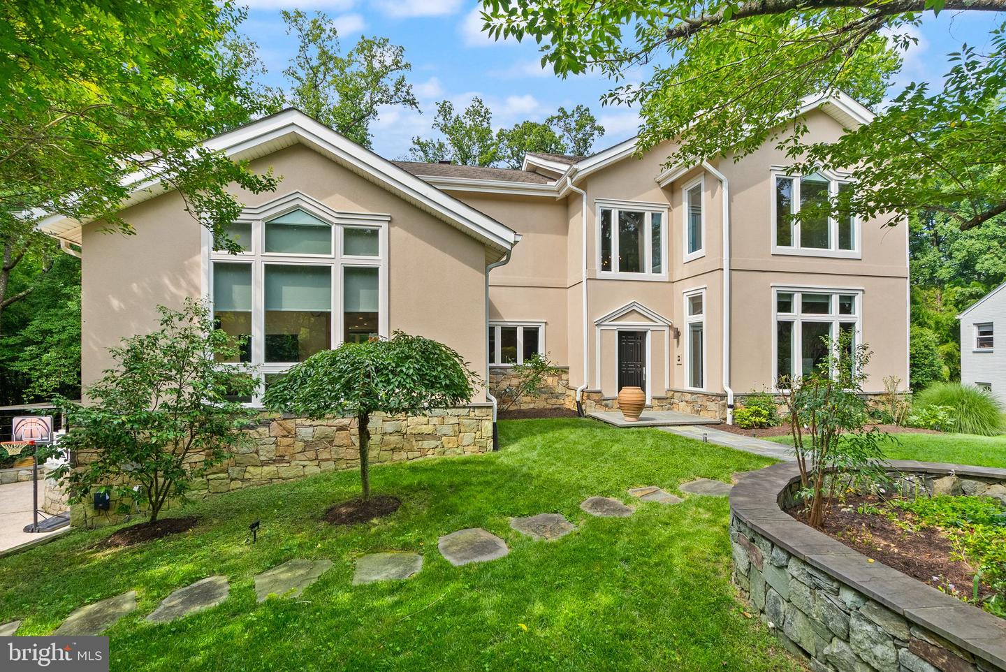 3100 N MONROE ST, ARLINGTON, Virginia 22207, 6 Bedrooms Bedrooms, ,4 BathroomsBathrooms,Residential,For sale,3100 N MONROE ST,VAAR2068340 MLS # VAAR2068340