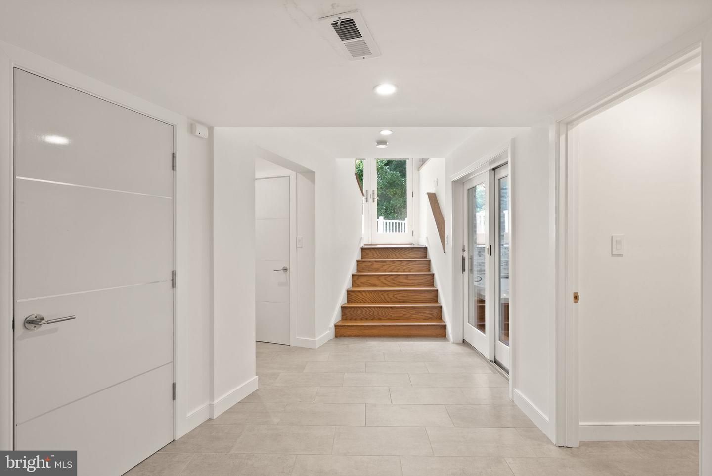 3100 N MONROE ST, ARLINGTON, Virginia 22207, 6 Bedrooms Bedrooms, ,4 BathroomsBathrooms,Residential,For sale,3100 N MONROE ST,VAAR2068340 MLS # VAAR2068340