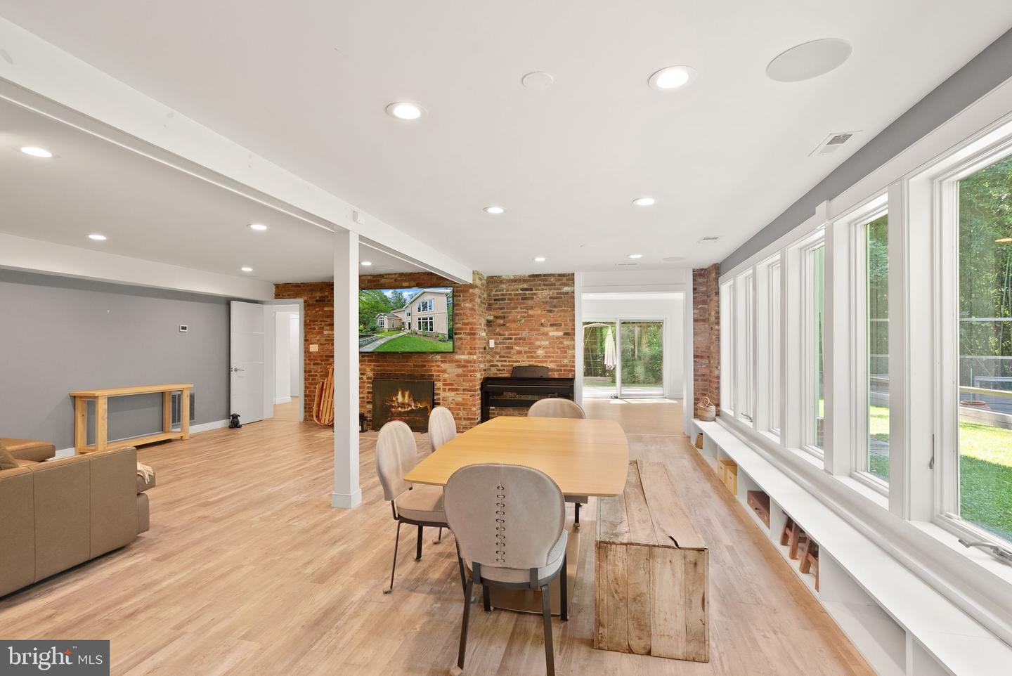 3100 N MONROE ST, ARLINGTON, Virginia 22207, 6 Bedrooms Bedrooms, ,4 BathroomsBathrooms,Residential,For sale,3100 N MONROE ST,VAAR2068340 MLS # VAAR2068340