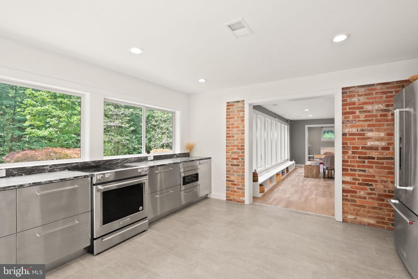 3100 N MONROE ST, ARLINGTON, Virginia 22207, 6 Bedrooms Bedrooms, ,4 BathroomsBathrooms,Residential,For sale,3100 N MONROE ST,VAAR2068340 MLS # VAAR2068340