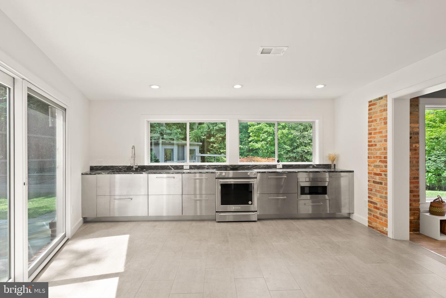 3100 N MONROE ST, ARLINGTON, Virginia 22207, 6 Bedrooms Bedrooms, ,4 BathroomsBathrooms,Residential,For sale,3100 N MONROE ST,VAAR2068340 MLS # VAAR2068340