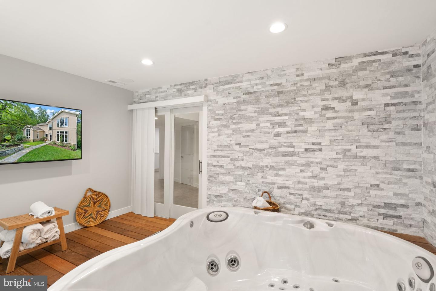 3100 N MONROE ST, ARLINGTON, Virginia 22207, 6 Bedrooms Bedrooms, ,4 BathroomsBathrooms,Residential,For sale,3100 N MONROE ST,VAAR2068340 MLS # VAAR2068340