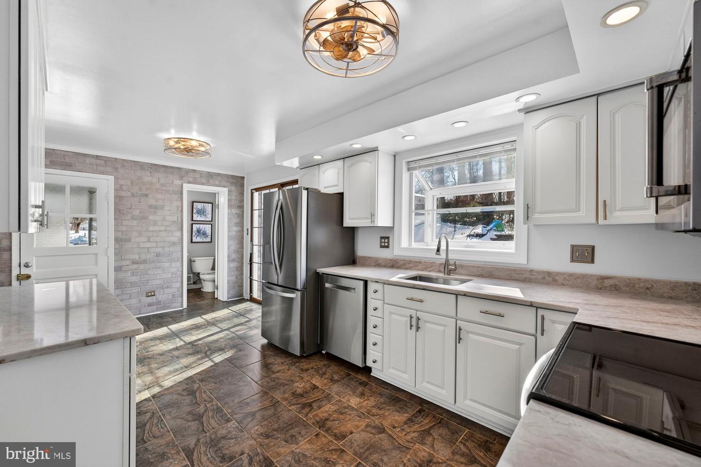 8905 SIDE SADDLE RD, SPRINGFIELD, Virginia 22152, 4 Bedrooms Bedrooms, 10 Rooms Rooms,2 BathroomsBathrooms,Residential,For sale,8905 SIDE SADDLE RD,VAFX2288454 MLS # VAFX2288454