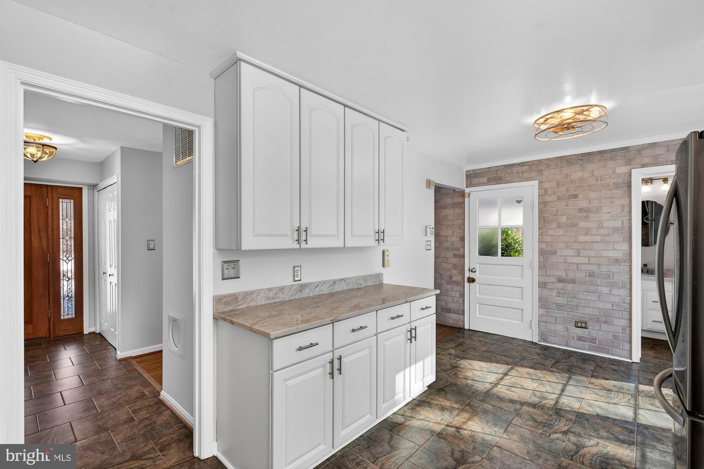 8905 SIDE SADDLE RD, SPRINGFIELD, Virginia 22152, 4 Bedrooms Bedrooms, 10 Rooms Rooms,2 BathroomsBathrooms,Residential,For sale,8905 SIDE SADDLE RD,VAFX2288454 MLS # VAFX2288454