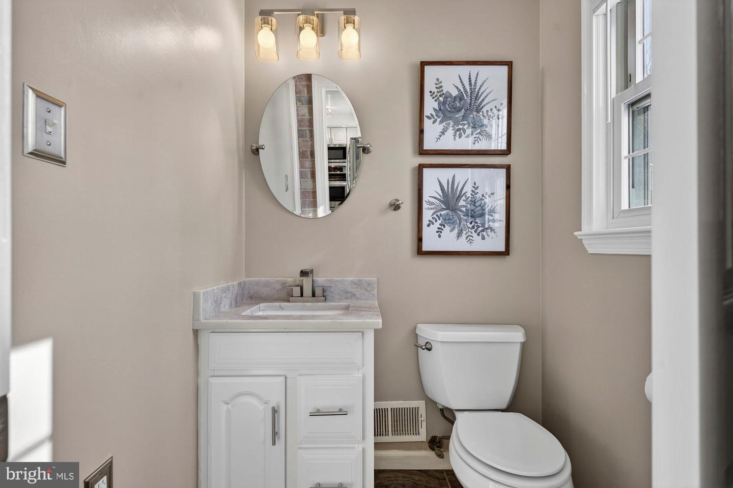 8905 SIDE SADDLE RD, SPRINGFIELD, Virginia 22152, 4 Bedrooms Bedrooms, 10 Rooms Rooms,2 BathroomsBathrooms,Residential,For sale,8905 SIDE SADDLE RD,VAFX2288454 MLS # VAFX2288454