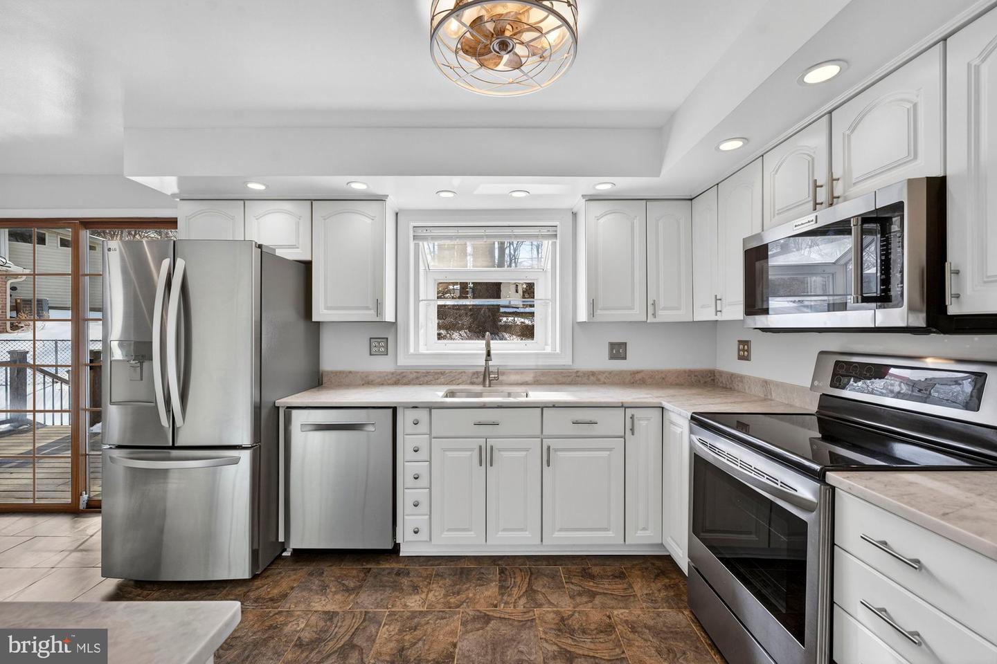 8905 SIDE SADDLE RD, SPRINGFIELD, Virginia 22152, 4 Bedrooms Bedrooms, 10 Rooms Rooms,2 BathroomsBathrooms,Residential,For sale,8905 SIDE SADDLE RD,VAFX2288454 MLS # VAFX2288454