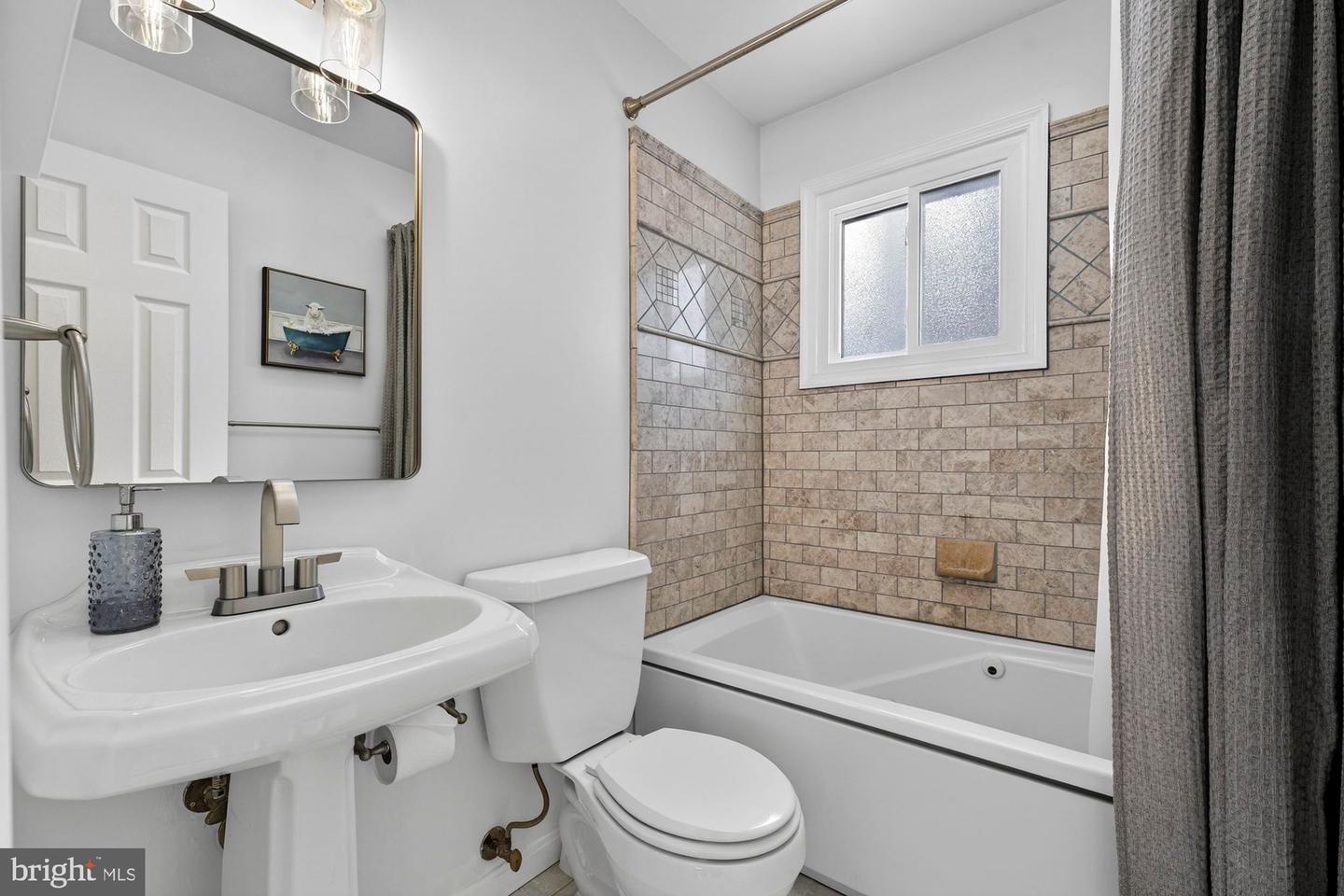 8905 SIDE SADDLE RD, SPRINGFIELD, Virginia 22152, 4 Bedrooms Bedrooms, 10 Rooms Rooms,2 BathroomsBathrooms,Residential,For sale,8905 SIDE SADDLE RD,VAFX2288454 MLS # VAFX2288454