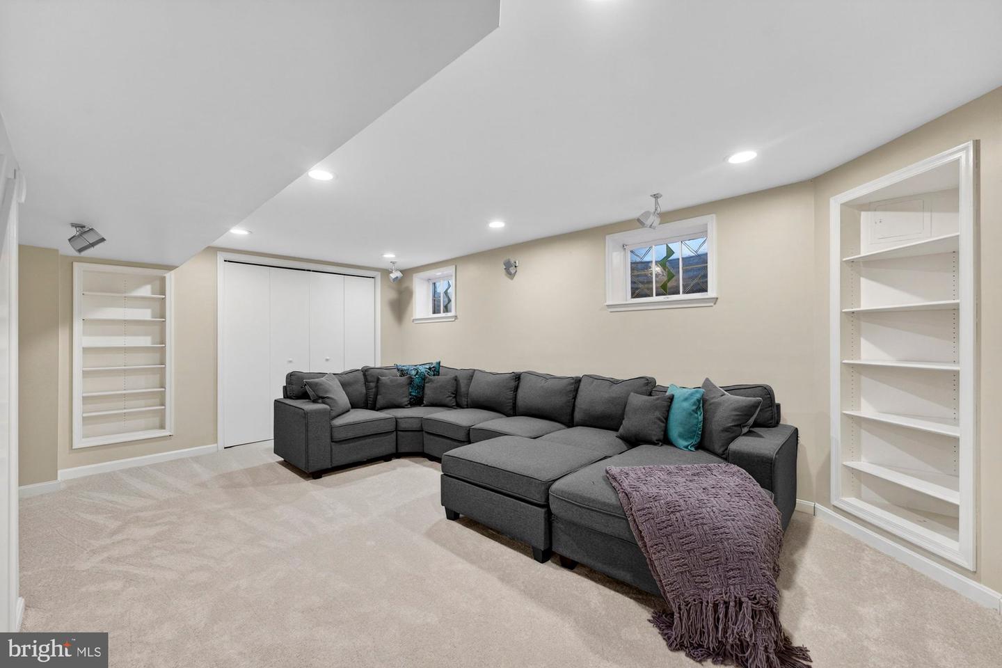 8905 SIDE SADDLE RD, SPRINGFIELD, Virginia 22152, 4 Bedrooms Bedrooms, 10 Rooms Rooms,2 BathroomsBathrooms,Residential,For sale,8905 SIDE SADDLE RD,VAFX2288454 MLS # VAFX2288454