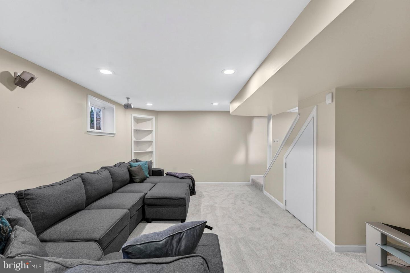 8905 SIDE SADDLE RD, SPRINGFIELD, Virginia 22152, 4 Bedrooms Bedrooms, 10 Rooms Rooms,2 BathroomsBathrooms,Residential,For sale,8905 SIDE SADDLE RD,VAFX2288454 MLS # VAFX2288454