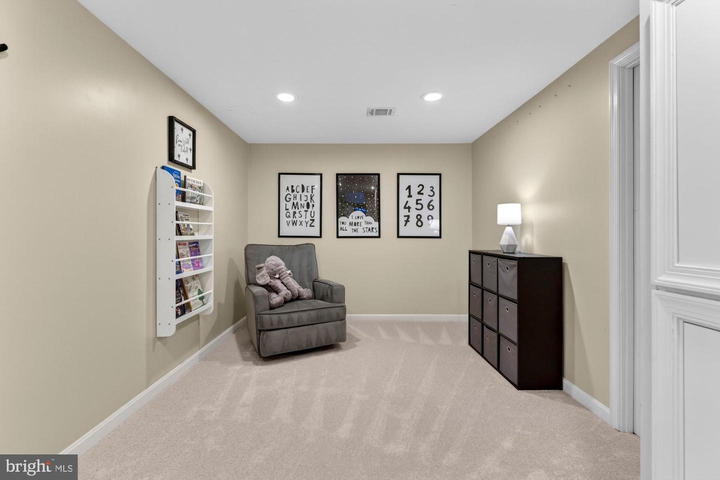 8905 SIDE SADDLE RD, SPRINGFIELD, Virginia 22152, 4 Bedrooms Bedrooms, 10 Rooms Rooms,2 BathroomsBathrooms,Residential,For sale,8905 SIDE SADDLE RD,VAFX2288454 MLS # VAFX2288454