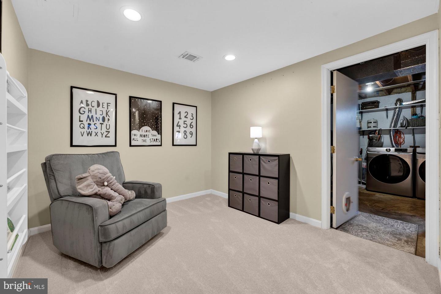 8905 SIDE SADDLE RD, SPRINGFIELD, Virginia 22152, 4 Bedrooms Bedrooms, 10 Rooms Rooms,2 BathroomsBathrooms,Residential,For sale,8905 SIDE SADDLE RD,VAFX2288454 MLS # VAFX2288454