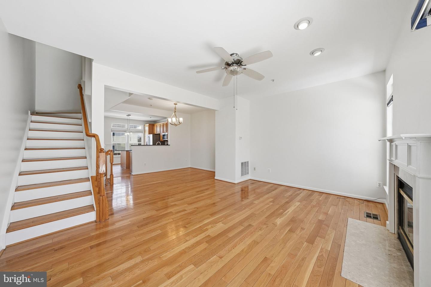 2957 HUNTINGTON GROVE SQ, ALEXANDRIA, Virginia 22306, 3 Bedrooms Bedrooms, ,3 BathroomsBathrooms,Residential,For sale,2957 HUNTINGTON GROVE SQ,VAFX2288456 MLS # VAFX2288456