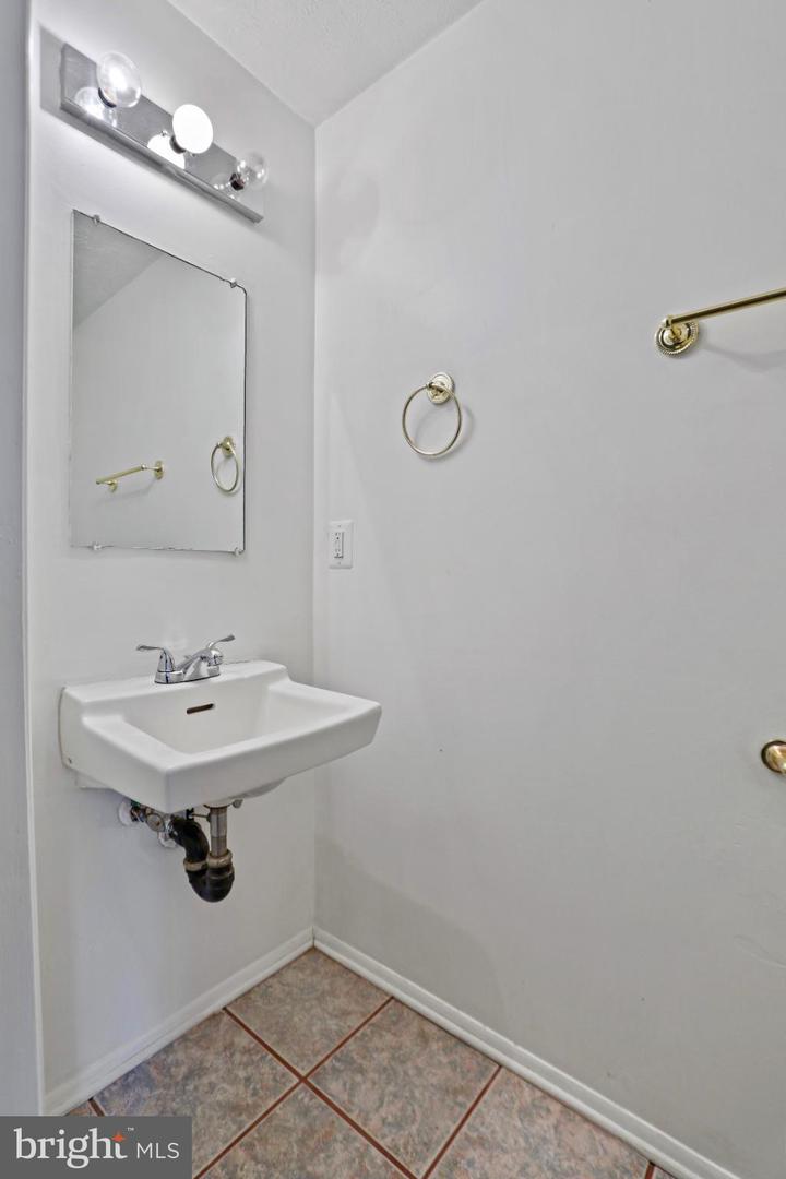 3454 VALE CT, WOODBRIDGE, Virginia 22192, 3 Bedrooms Bedrooms, 7 Rooms Rooms,2 BathroomsBathrooms,Residential,For sale,3454 VALE CT,VAPW2111664 MLS # VAPW2111664