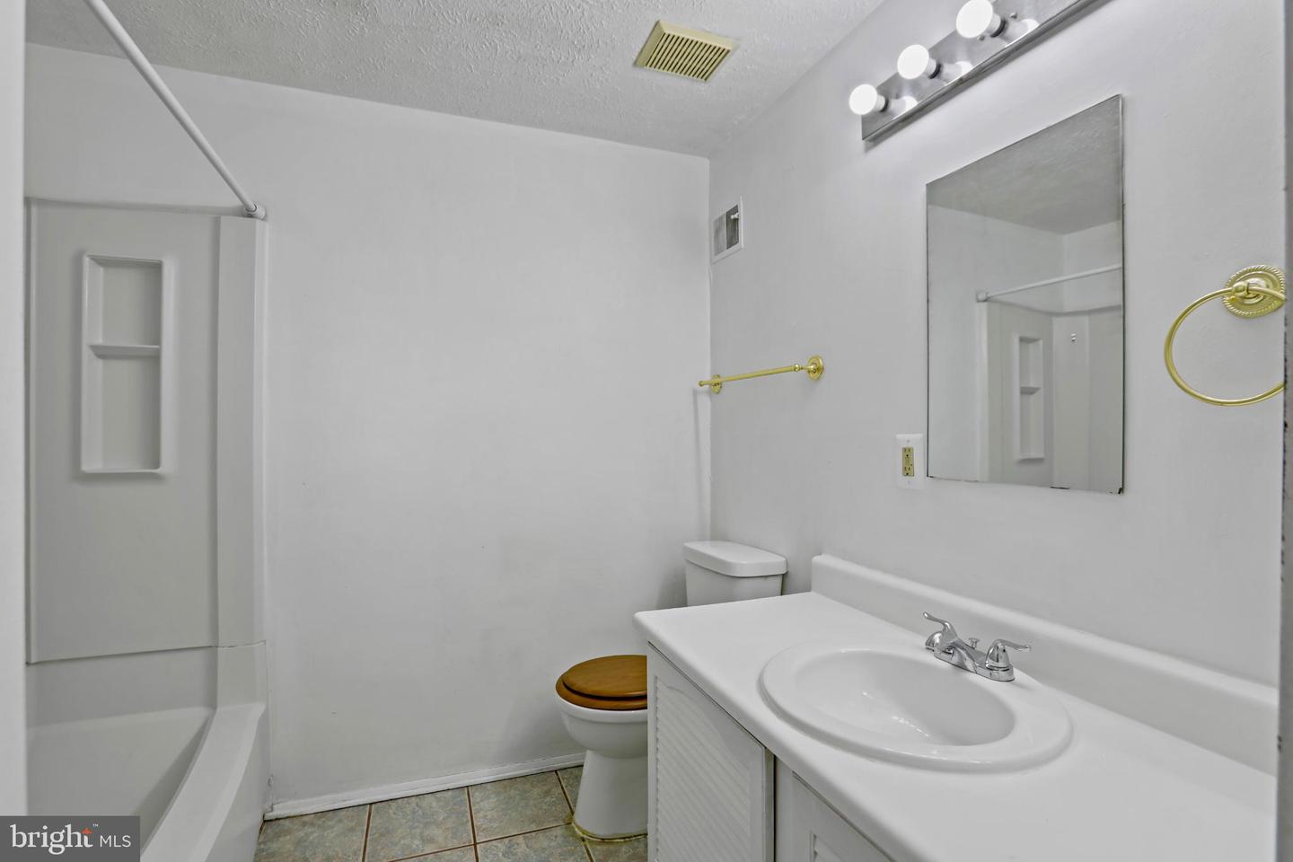 3454 VALE CT, WOODBRIDGE, Virginia 22192, 3 Bedrooms Bedrooms, 7 Rooms Rooms,2 BathroomsBathrooms,Residential,For sale,3454 VALE CT,VAPW2111664 MLS # VAPW2111664