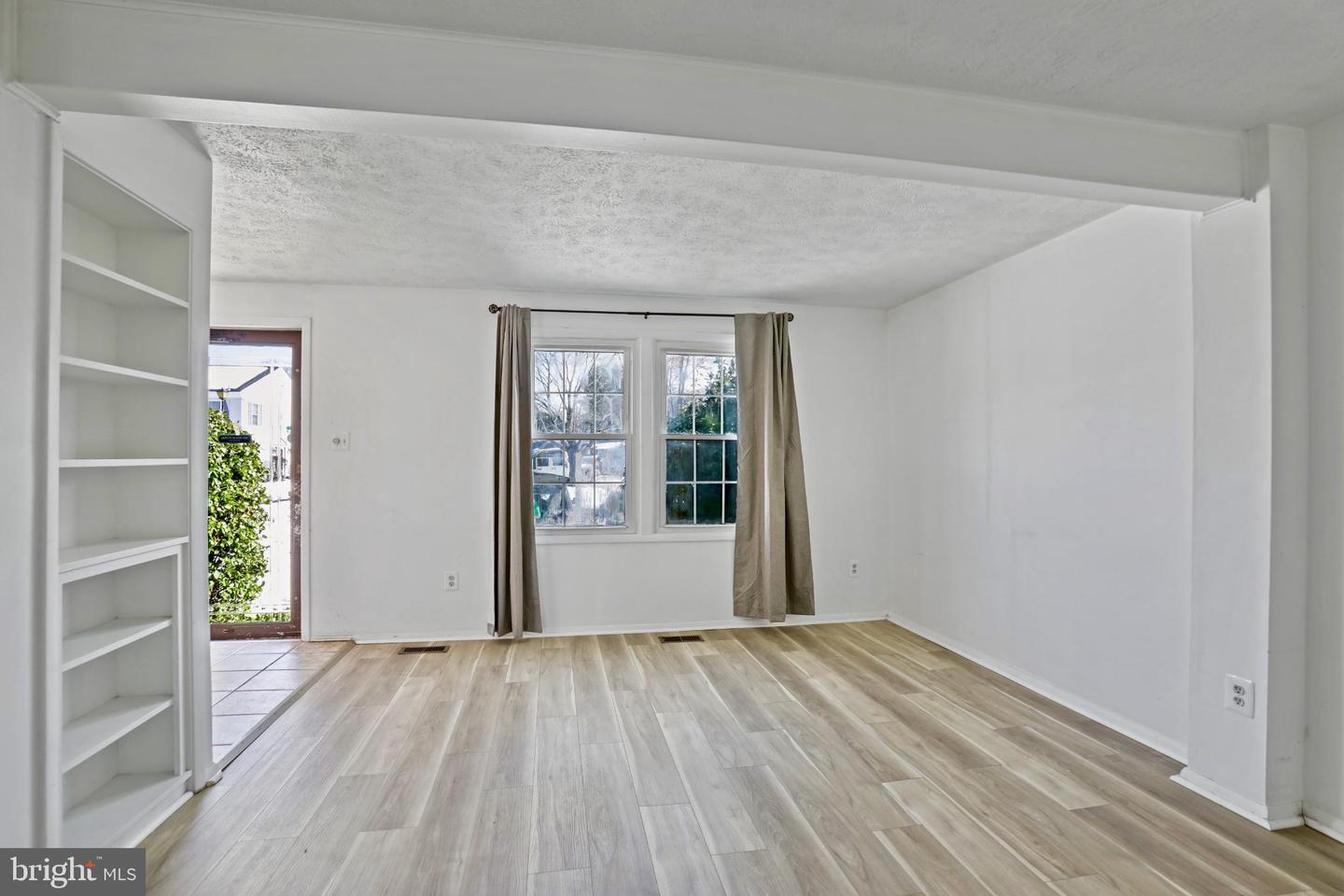 3454 VALE CT, WOODBRIDGE, Virginia 22192, 3 Bedrooms Bedrooms, 7 Rooms Rooms,2 BathroomsBathrooms,Residential,For sale,3454 VALE CT,VAPW2111664 MLS # VAPW2111664