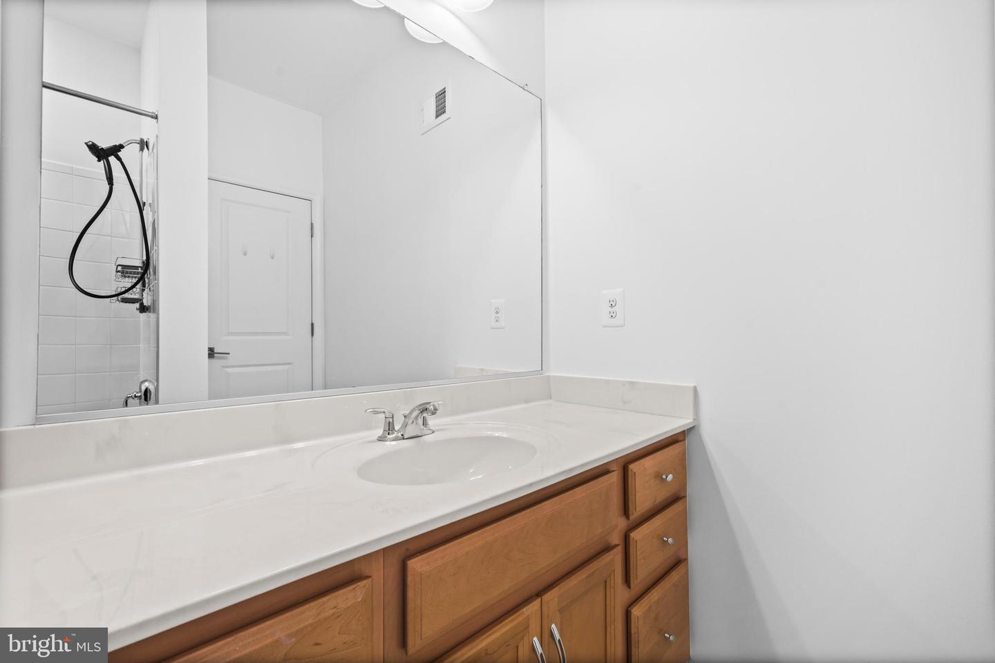 23276 SOUTHDOWN MANOR TER #115, ASHBURN, Virginia 20148, 2 Bedrooms Bedrooms, ,2 BathroomsBathrooms,Residential,For sale,23276 SOUTHDOWN MANOR TER #115,VALO2115132 MLS # VALO2115132