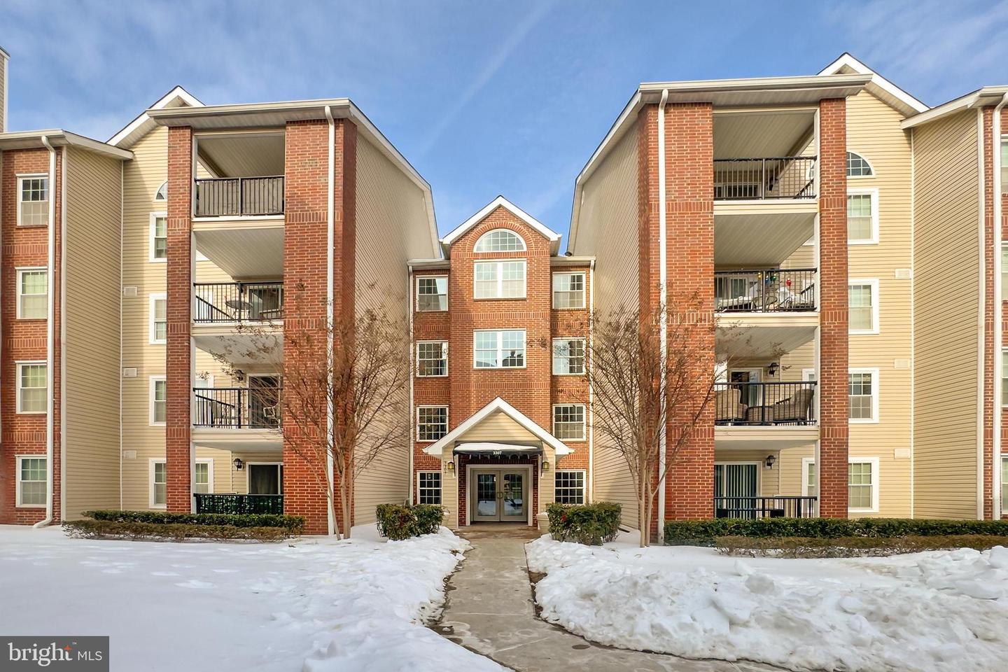 3307 WYNDHAM CIR #1164, ALEXANDRIA, Virginia 22302, 1 Bedroom Bedrooms, ,1 BathroomBathrooms,Residential,For sale,3307 WYNDHAM CIR #1164,VAAX2053750 MLS # VAAX2053750