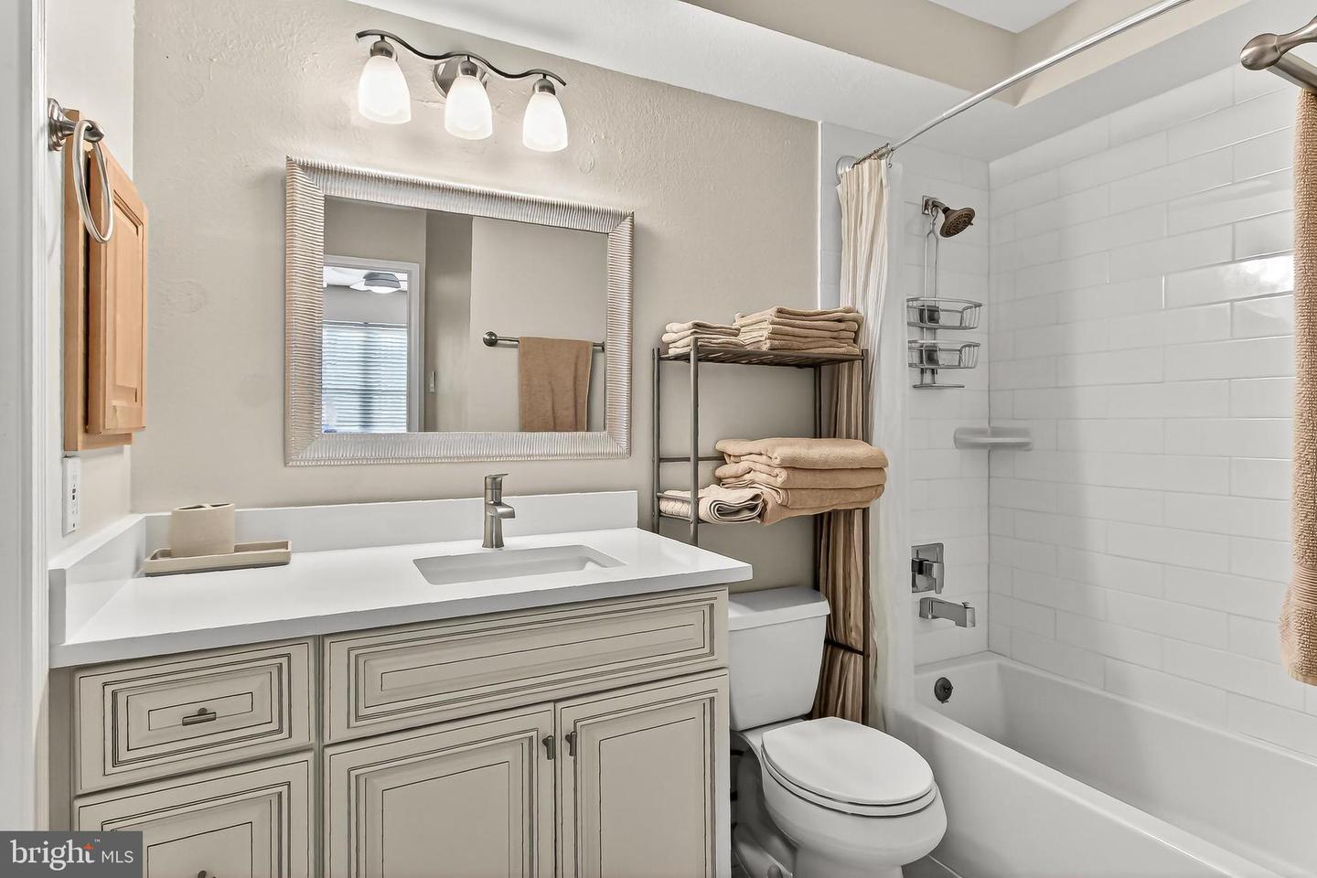 3307 WYNDHAM CIR #1164, ALEXANDRIA, Virginia 22302, 1 Bedroom Bedrooms, ,1 BathroomBathrooms,Residential,For sale,3307 WYNDHAM CIR #1164,VAAX2053750 MLS # VAAX2053750