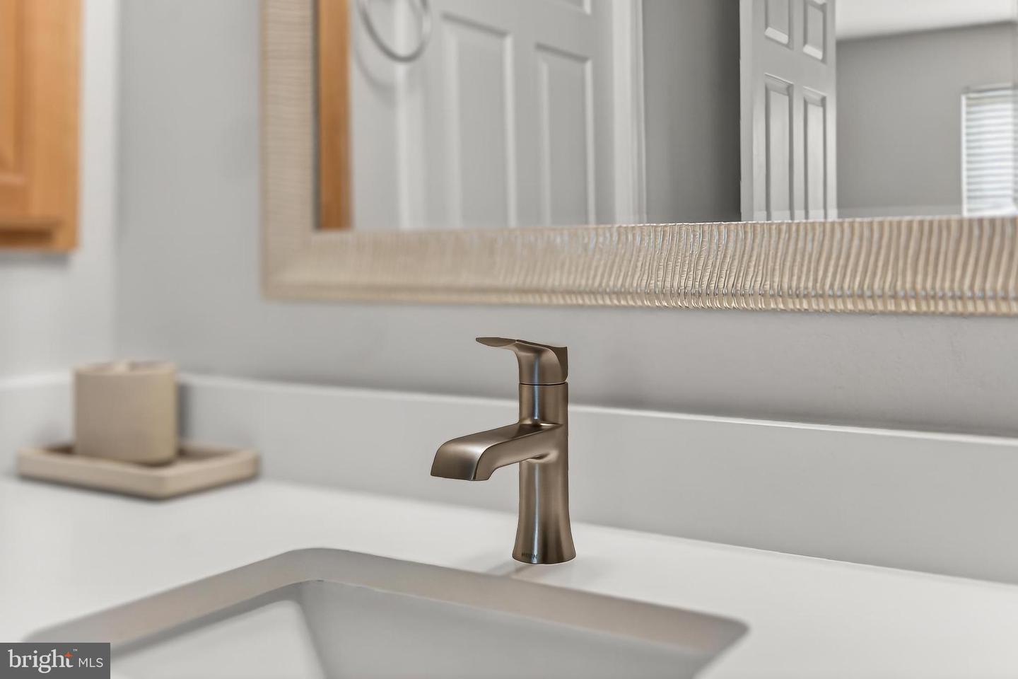 3307 WYNDHAM CIR #1164, ALEXANDRIA, Virginia 22302, 1 Bedroom Bedrooms, ,1 BathroomBathrooms,Residential,For sale,3307 WYNDHAM CIR #1164,VAAX2053750 MLS # VAAX2053750