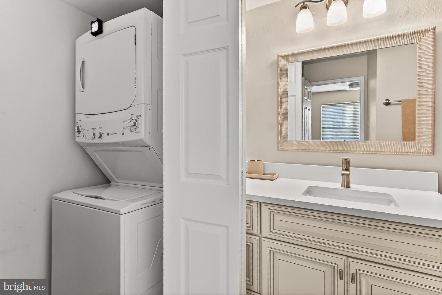 3307 WYNDHAM CIR #1164, ALEXANDRIA, Virginia 22302, 1 Bedroom Bedrooms, ,1 BathroomBathrooms,Residential,For sale,3307 WYNDHAM CIR #1164,VAAX2053750 MLS # VAAX2053750