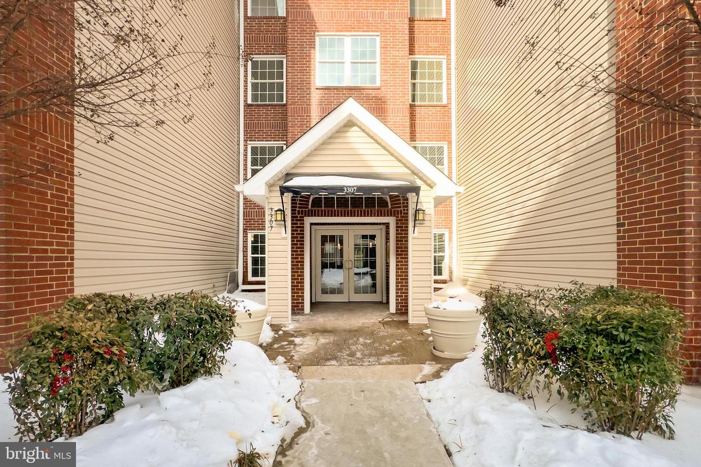 3307 WYNDHAM CIR #1164, ALEXANDRIA, Virginia 22302, 1 Bedroom Bedrooms, ,1 BathroomBathrooms,Residential,For sale,3307 WYNDHAM CIR #1164,VAAX2053750 MLS # VAAX2053750